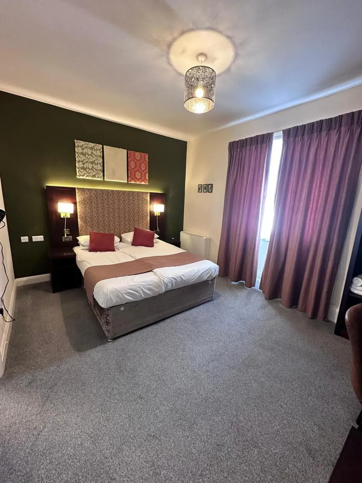 Acacia Hotel